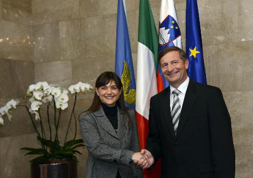 Debora Serracchiani (Presidente Regione Friuli Venezia Giulia) e Karl Erjavec (Ministro Affari Esteri Slovenia) a Lubiana il 13 gennaio 2015
